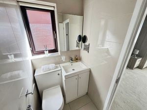 En-Suite- click for photo gallery